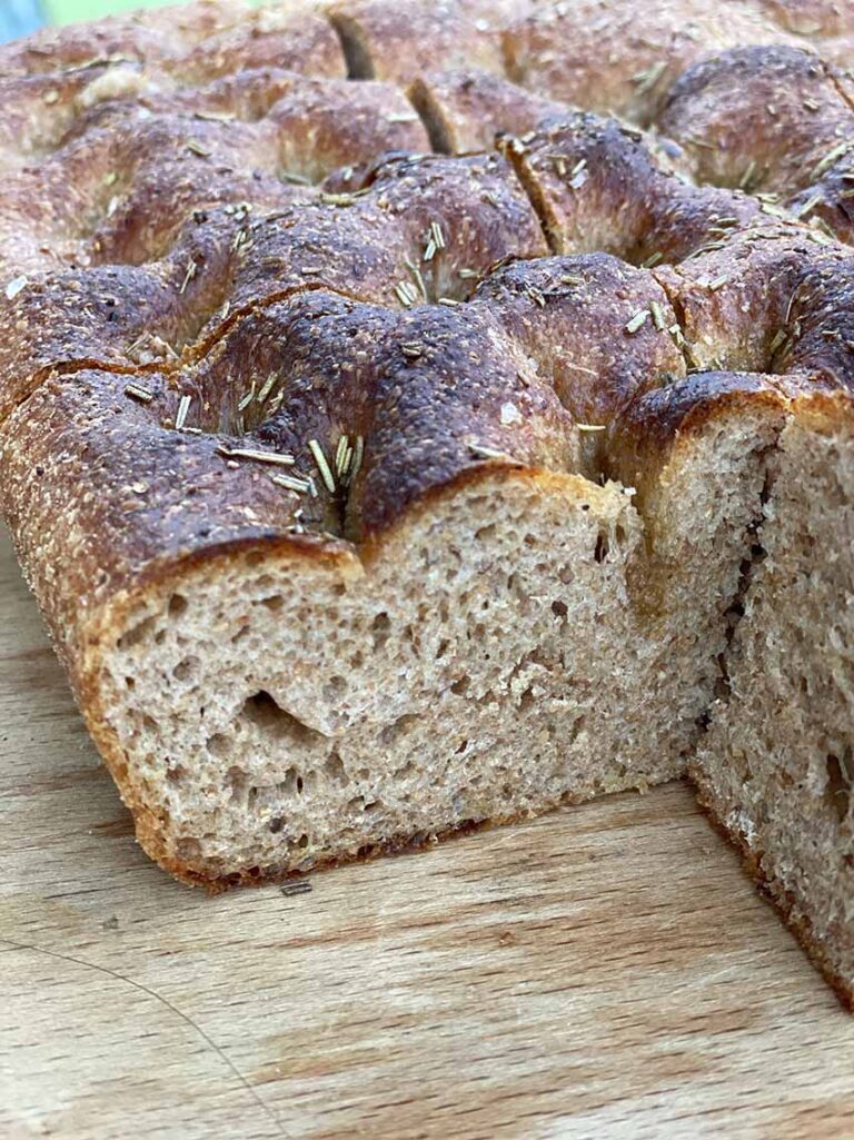 Focaccia integrale super lievitata – facilissima e pronta in 4 ore lievitiamo_focaccia_integrale_superlievitata1