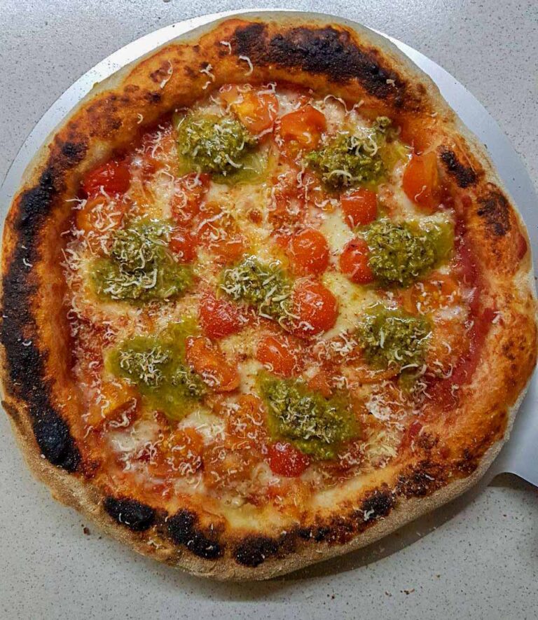 Pizza tonda con farina integrale – croccante e saporita. lievitiamo_pizza_tonda_integrale1